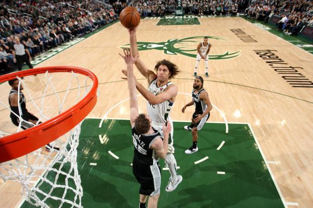 开云平台-除了爆炸头和殴打吉祥物，罗宾·洛佩斯还有个绝招