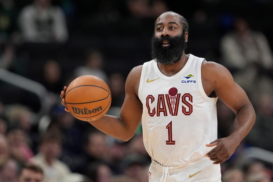 开云下载-哈登27+5+6莫布利27+15 骑士123-116胜雄鹿